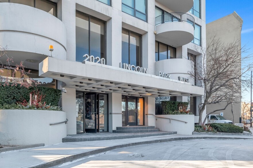 WELCOME HOME - 2020 N Lincoln Park W