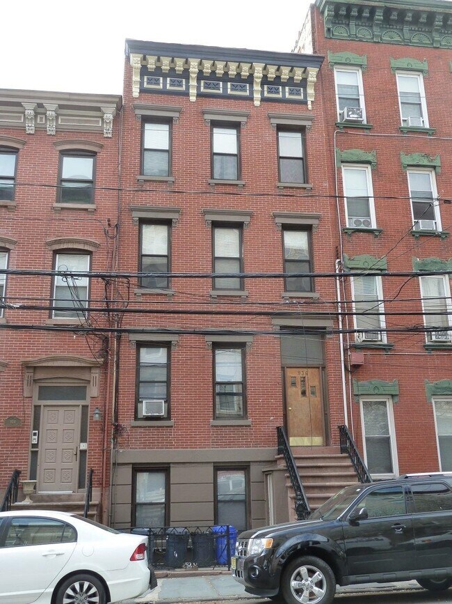 Primary Photo - 936 Willow Ave