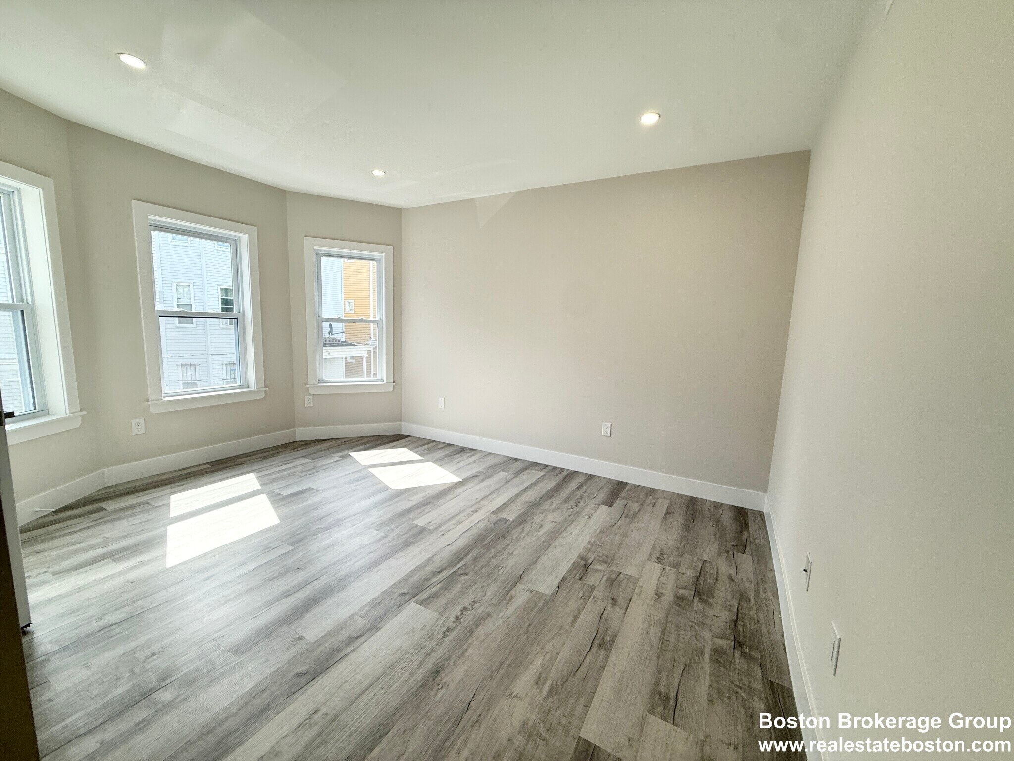 Building Photo - 10 Cawfield St