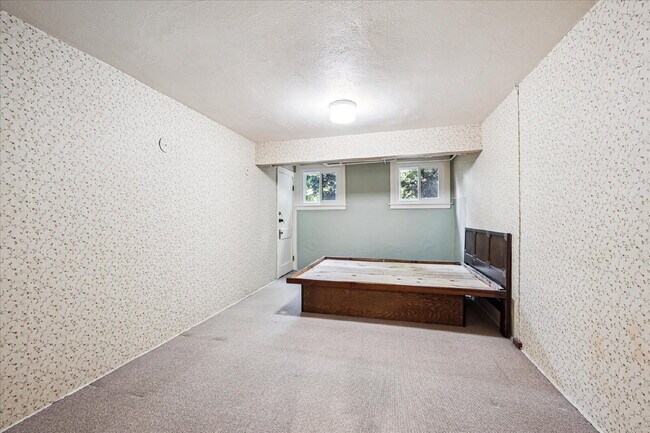 Building Photo - Spacious Comfort in Park Hill – 4-Bed, 2.5...