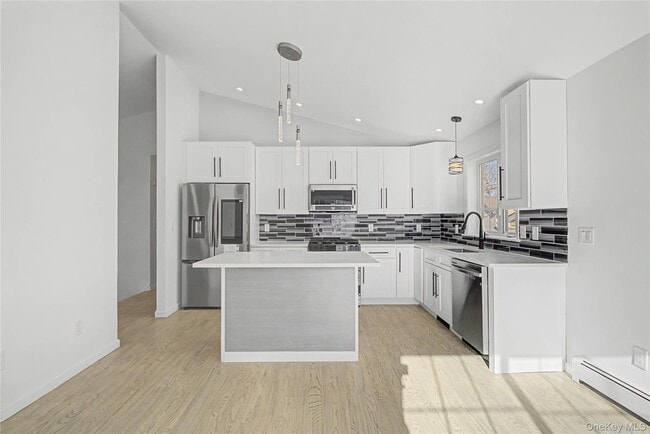 Building Photo - 25 Clinton St