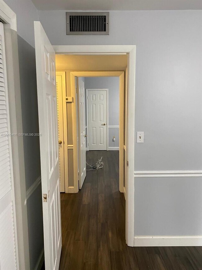 Building Photo - 8761 SW 137th Ave