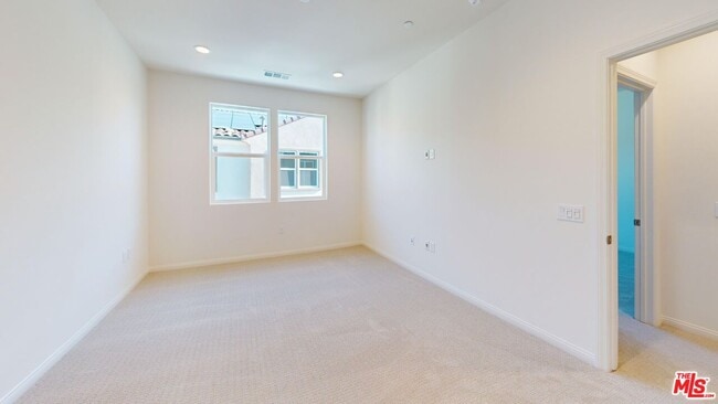 Building Photo - 2410 E Agave St