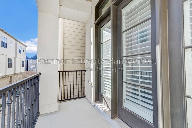 Building Photo - 1215 W 24th St