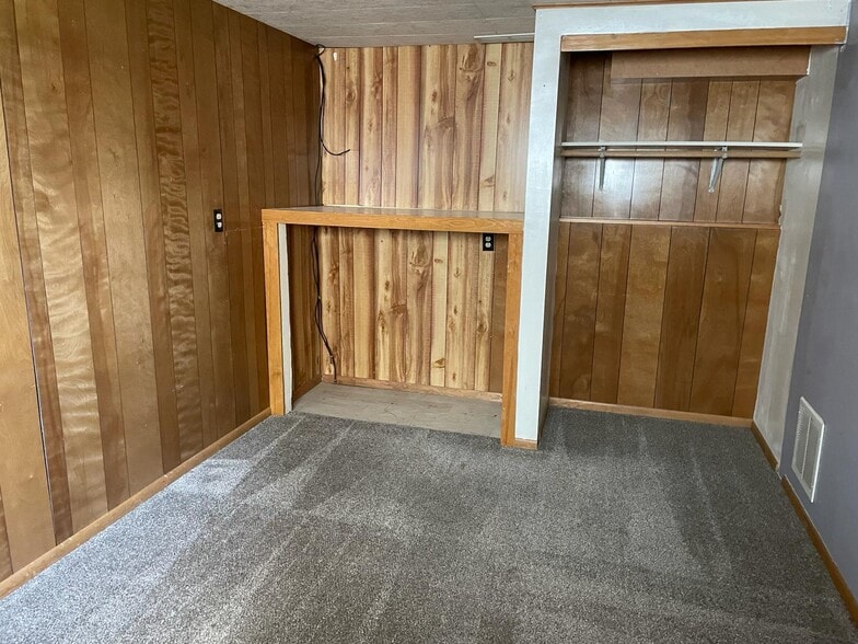 Building Photo - 1165 NE Lybecker Rd