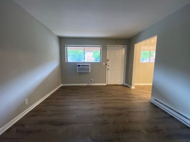Building Photo - FULLY REMODELED West End Condo!  Convenient to everything!