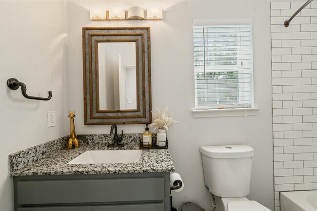 Building Photo - 200 Wallen St