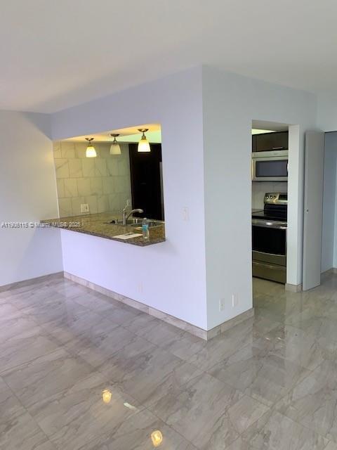 Building Photo - 20301 W Country Club Dr