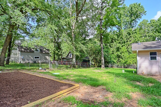 Building Photo - 704 Natchez River Cir