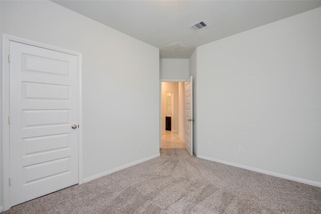 Building Photo - 2425 Temple Crag Dr