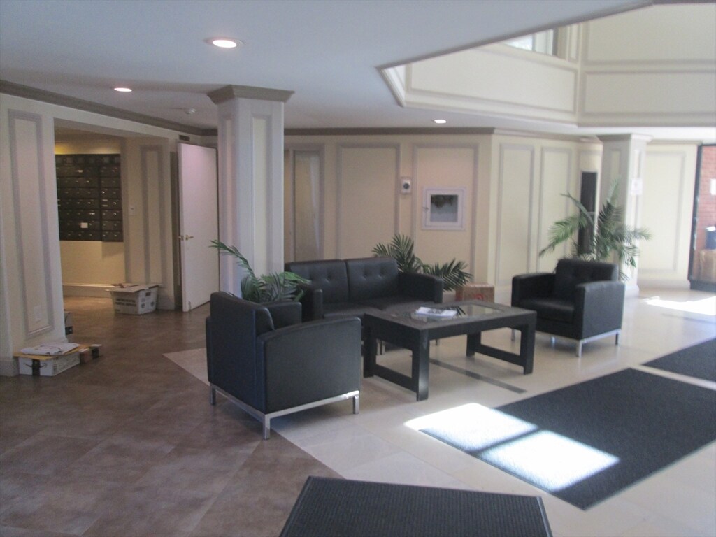 Building Photo - 85 Brainerd Rd