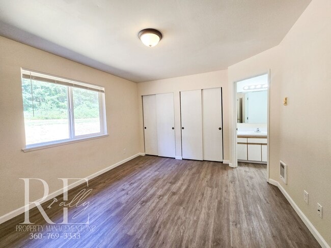 Building Photo - Quiet 3BR Duplex with Garage & Big Yard on...