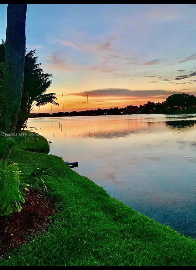 Building Photo - 877 NE 195th St