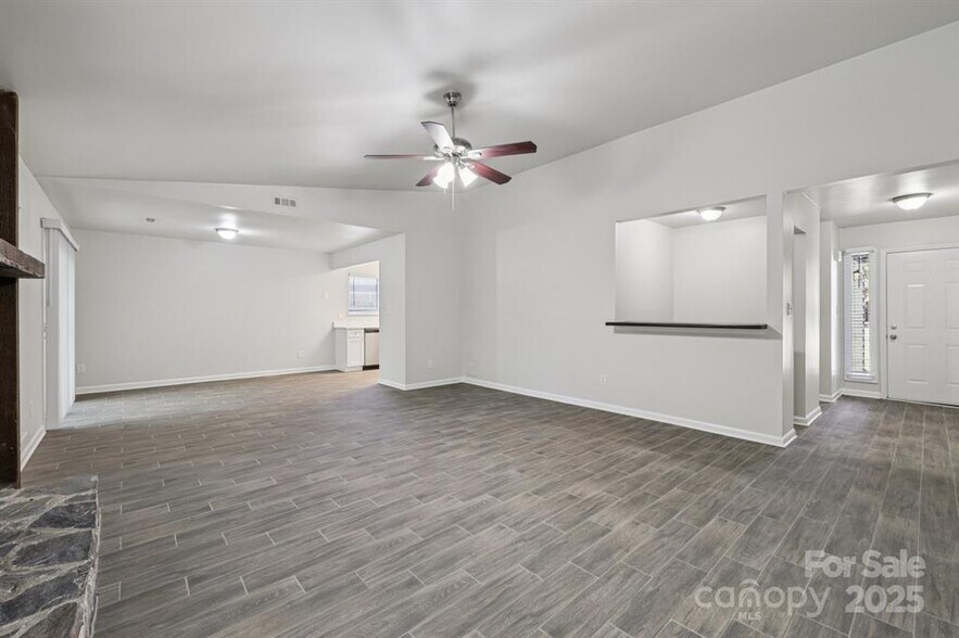 Building Photo - 7030 Huntsmaster Dr