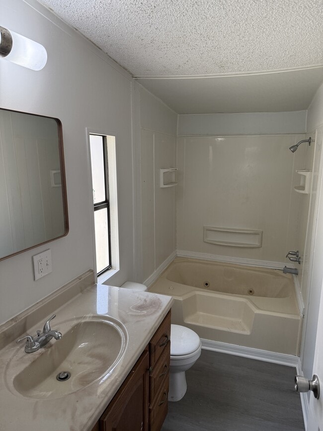 Building Photo - 610 Wolf Run