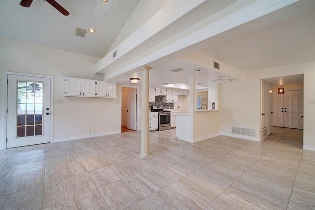 Building Photo - 10509 Doering Ln
