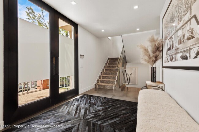 Building Photo - 120 S Spring St