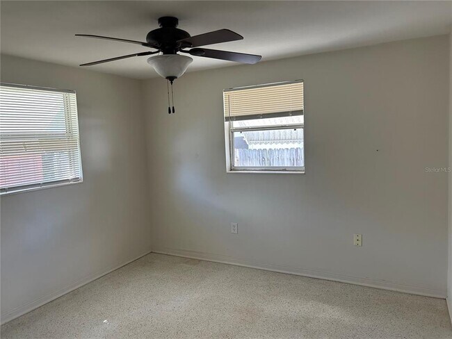 Building Photo - 2030 Hess Dr