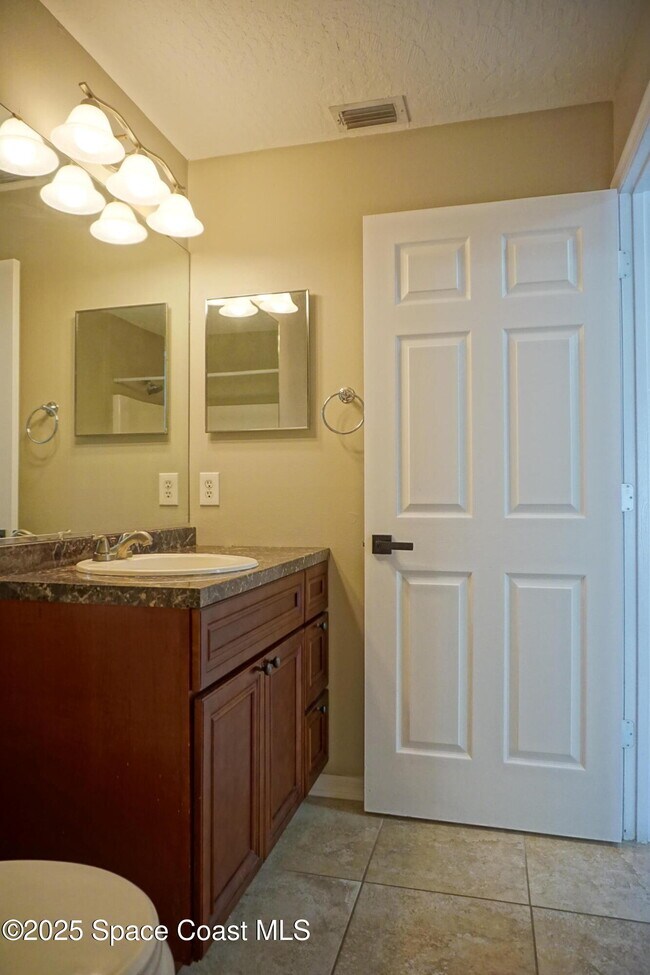 Building Photo - 1758 Tradewinds Ave SE