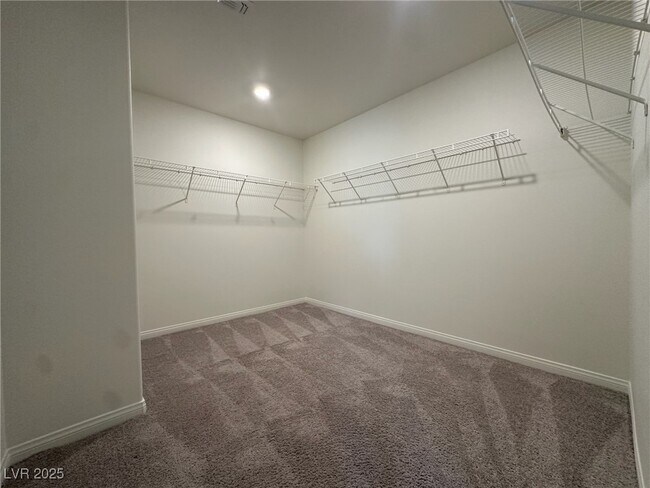 Building Photo - 6988 Sylmar Ave