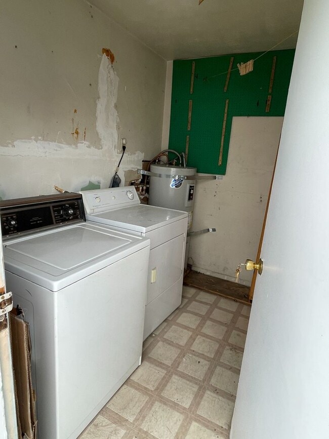 Building Photo - 391 N 15th St