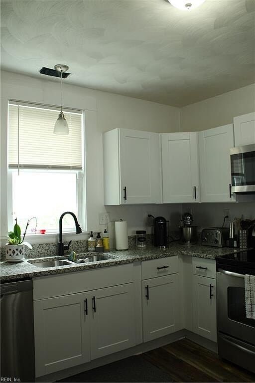 Building Photo - 1046 W 35th St