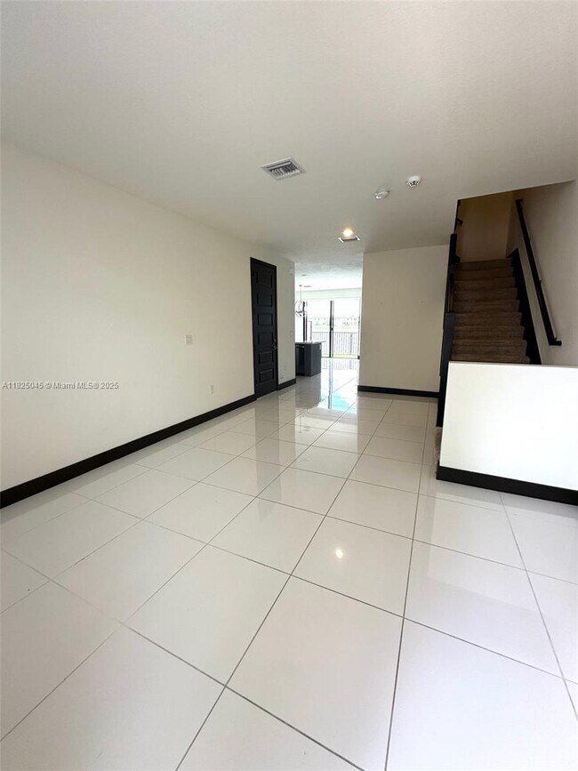 Building Photo - 15965 NW 91st Ct