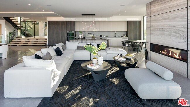 Building Photo - 1324 Stradella Rd