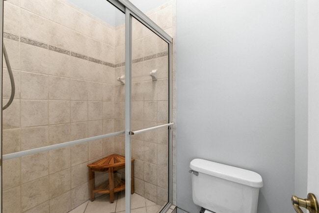 Building Photo - 2445 NE 14th St