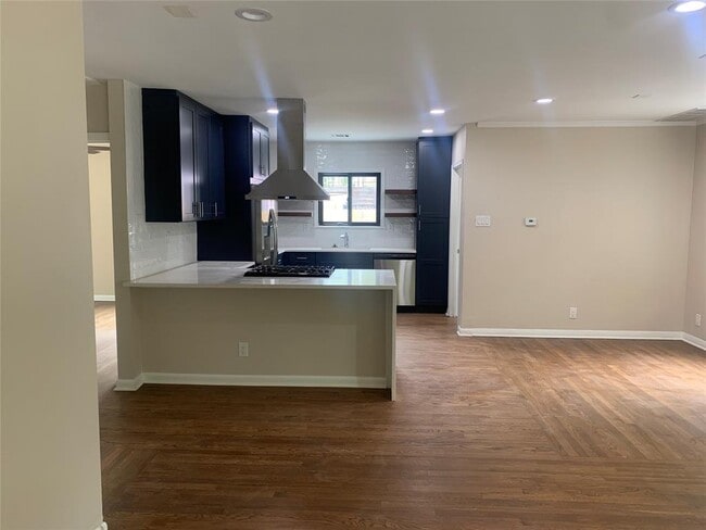 Building Photo - 4412 Bellvue Ave