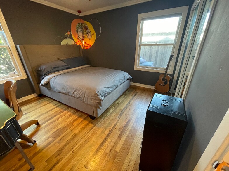 Building Photo - 463 Menker Ave