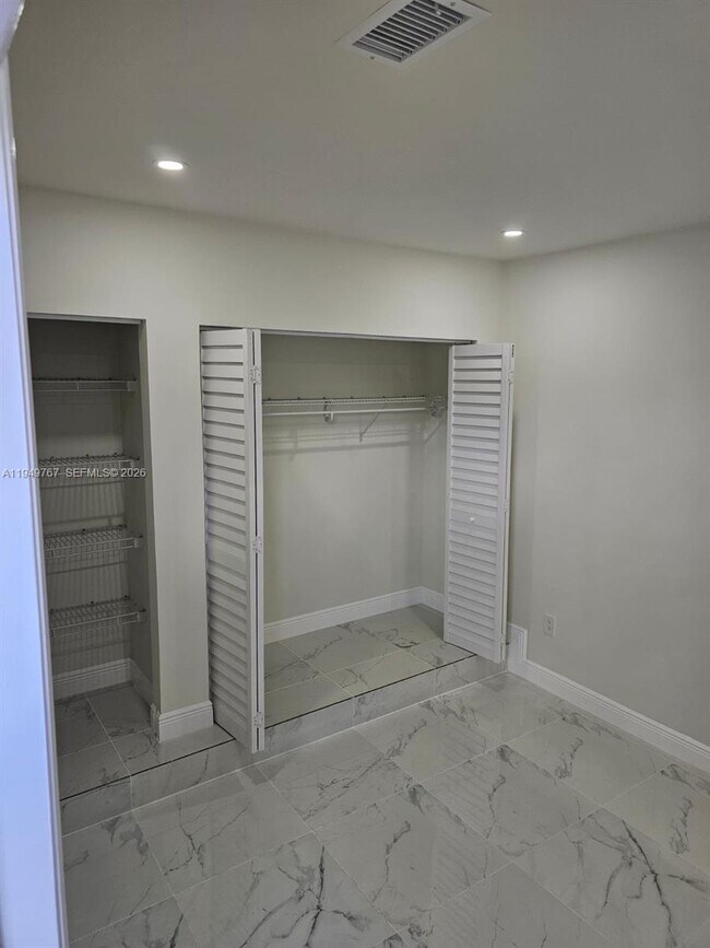 Building Photo - 6140 SW 156th Ct