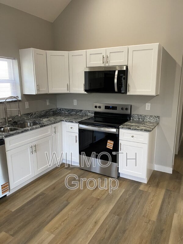 Building Photo - 929 N Beville Ave