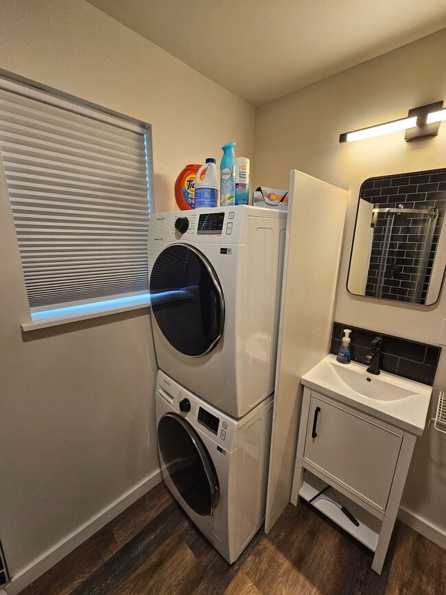 Building Photo - Fully Furnished Studio New in Silverdale Washington Short Term Month to Month