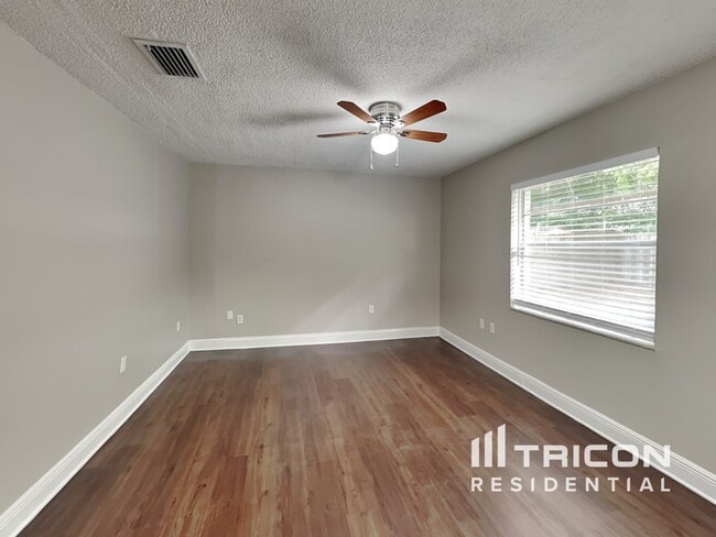 Building Photo - 111 Ravenway Dr