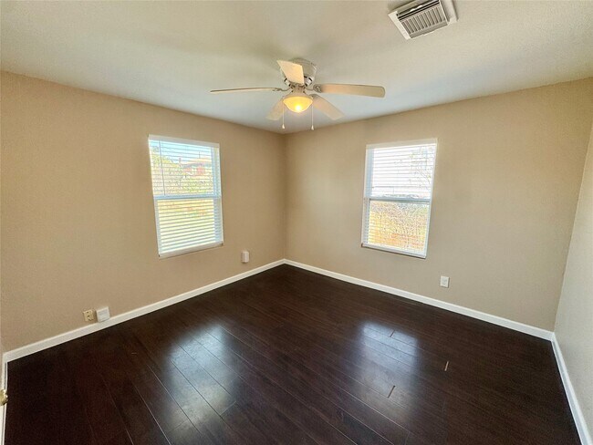 Building Photo - 3714 Avenue S 1/2