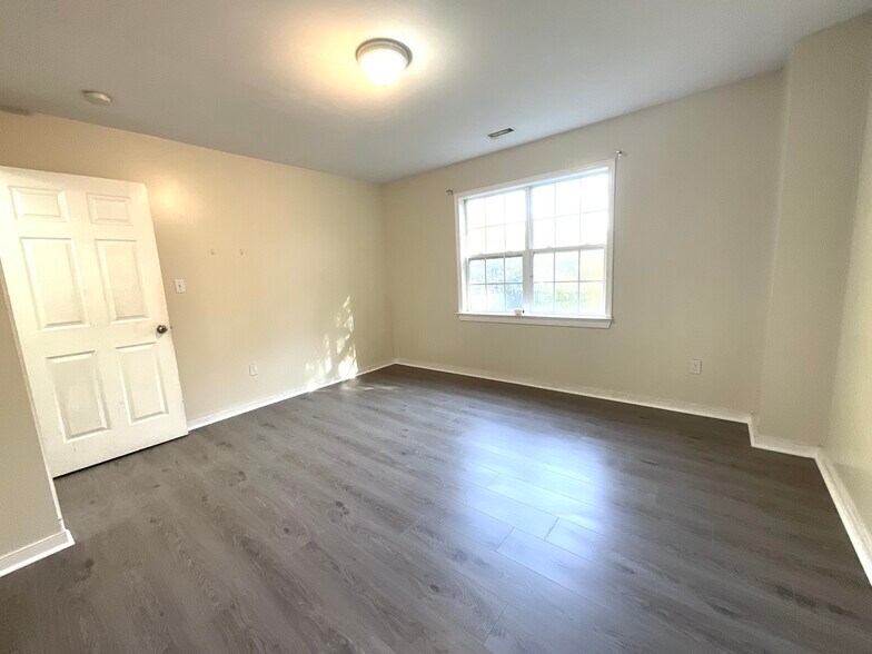 Primary Photo - 2025 Shirleydale Ave