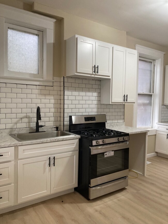 Primary Photo - Spacious, renovated apartment in Carondelet!