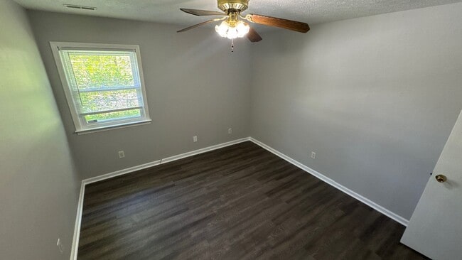 Building Photo - 5321 Juanita Ln