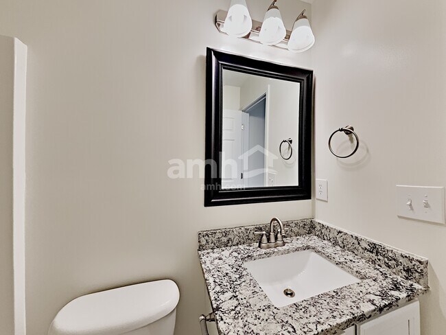 Building Photo - 817 Laramie Ct