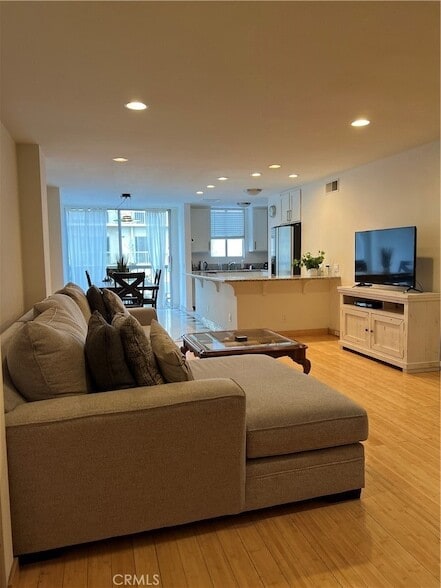 Building Photo - 10747 Wilshire Blvd