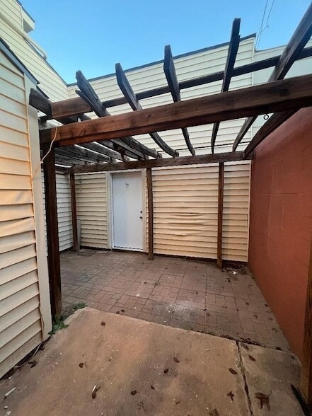 Building Photo - 8639 Knoxville Dr