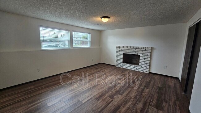 Building Photo - 3718 E 22nd Ave