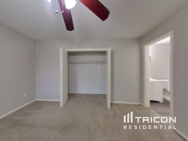 Building Photo - 4700 Greenwood Dr