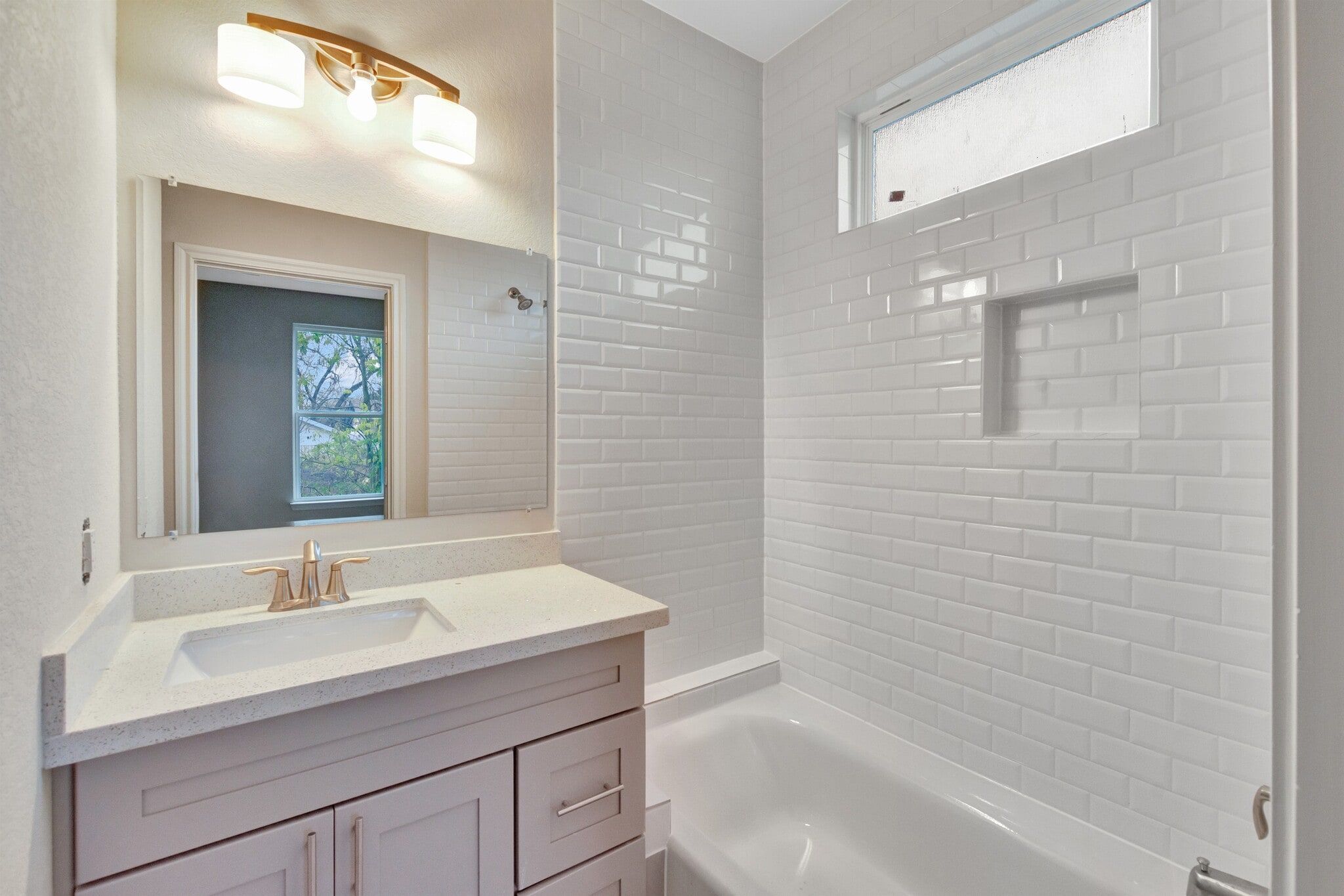 Building Photo - 21 Latham