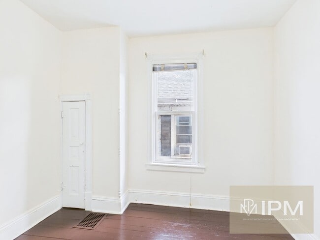 Building Photo - Beautiful 5 Bed, 2 Bath Home in Manheim!!