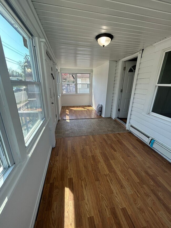 Building Photo - Lovely 4 Bedroom Single Family House in Neptune!