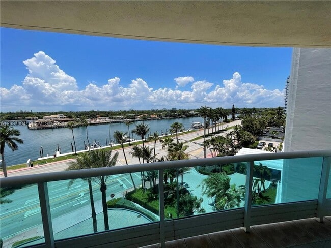 Building Photo - 5025 Collins Ave