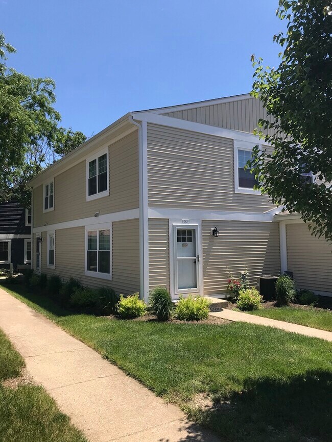 Building Photo - 362 Farmington Ln