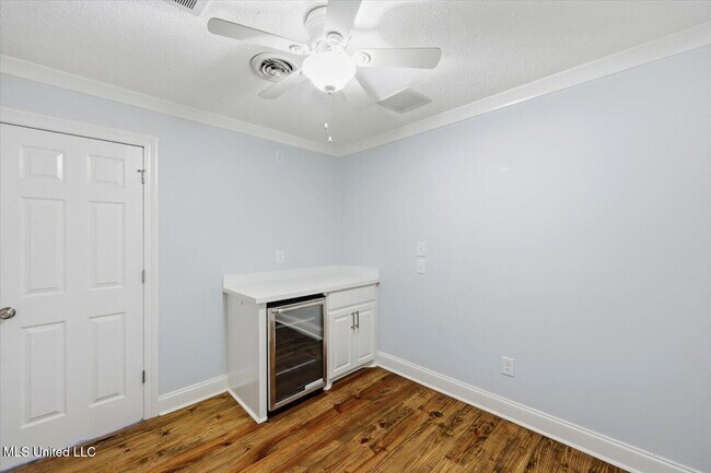 Building Photo - 144 Rollingwood Dr